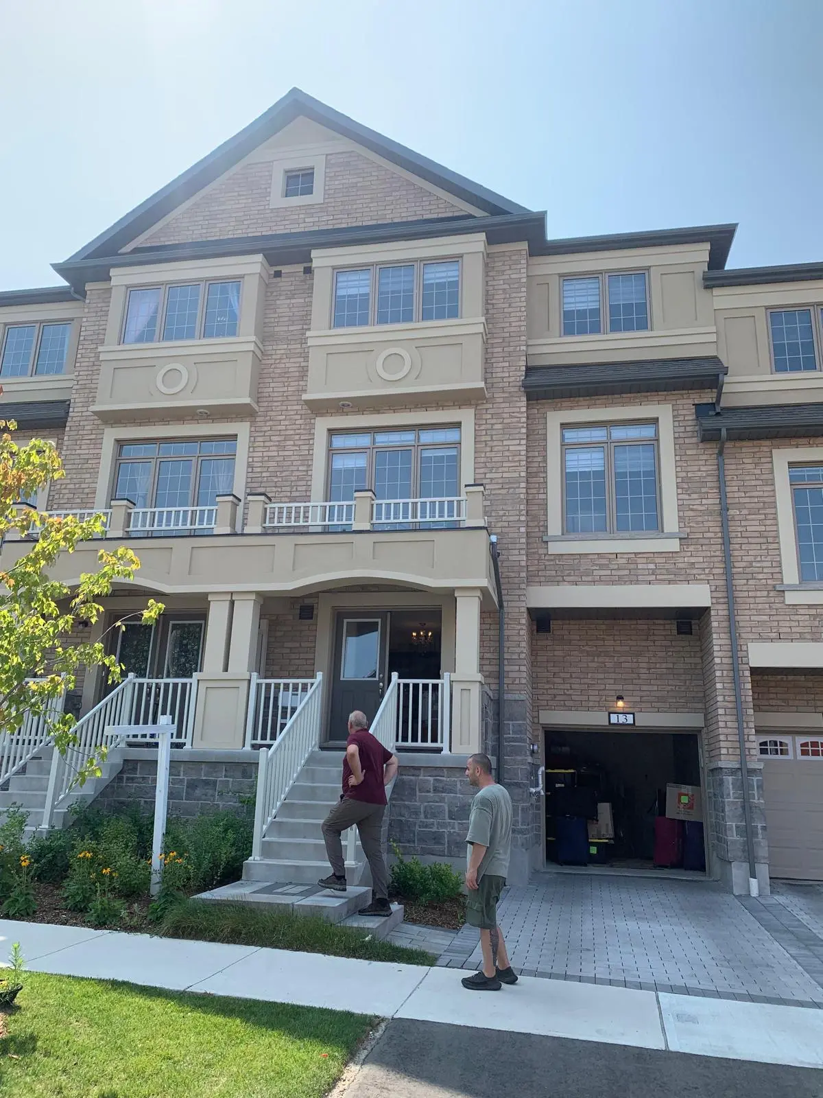 Movers near luxury condo in Ontario