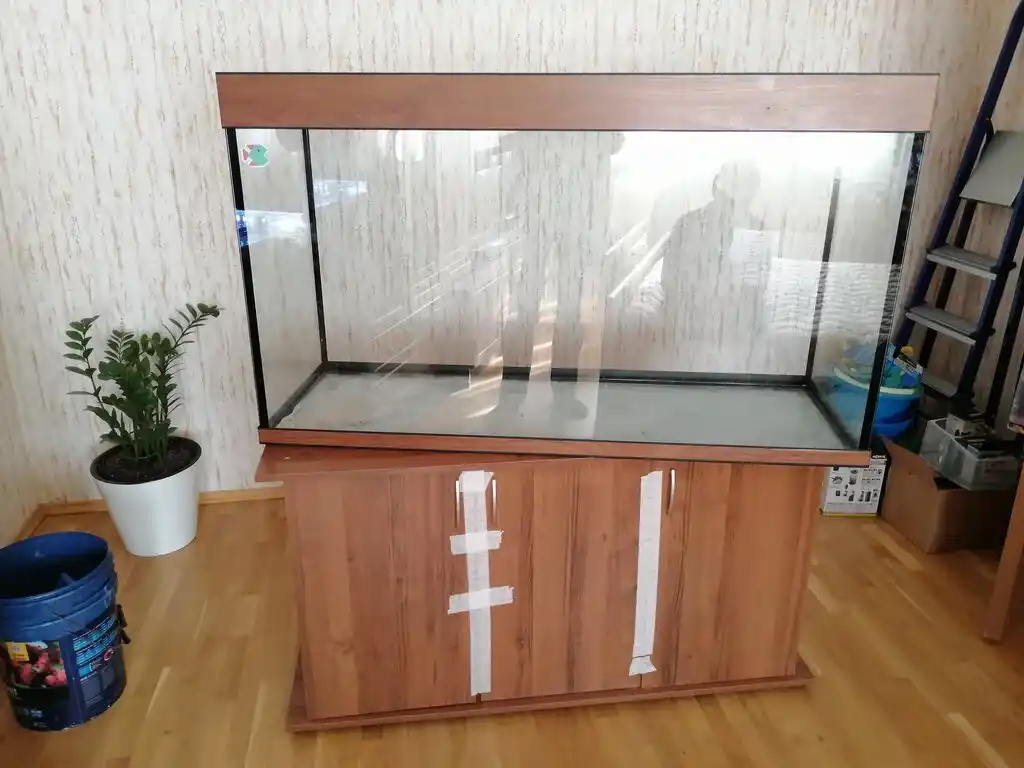 Aquarium with stand delivered to Milton residence
